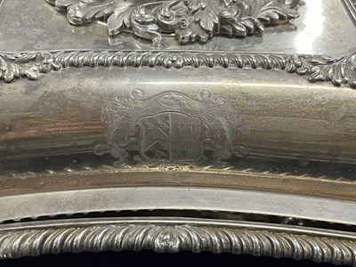 Lot 289 - A pair of George IV silver tureens of...