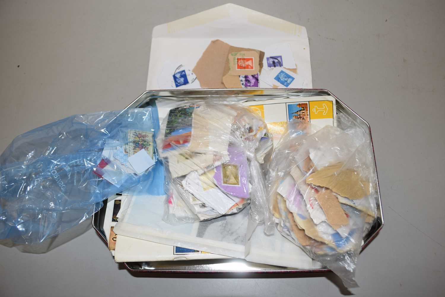 Lot 93 - Box of various assorted world stamps