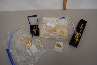 Lot 110 - Mixed Lot: simulated pearl necklaces, gold...