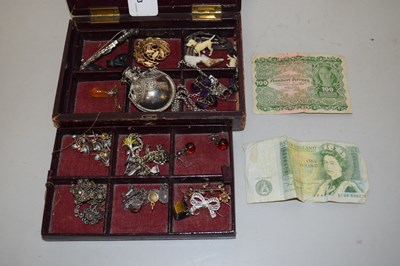 Lot 113 - Case of various assorted costume jewellery