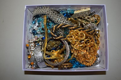 Lot 134 - Box of various assorted costume jewellery