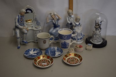 Lot 167 - Mixed Lot: Blue and white porcelain figurines,...