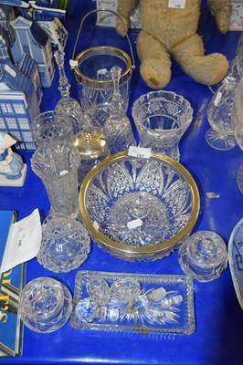 Lot 197 - Mixed Lot: Assorted glass wares to include...