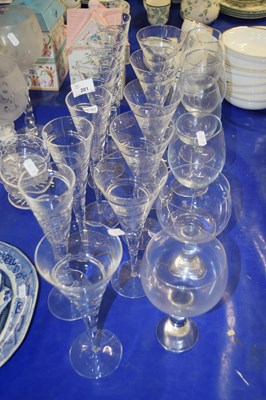 Lot 201 - Mixed Lot: Modern long stemmed wine glasses