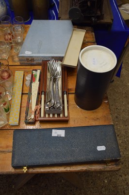 Lot 262 - Mixed Lot: Various cased cutlery and other items