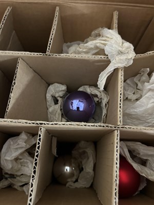 Lot 504 - Quantity of glass Christmas baubles