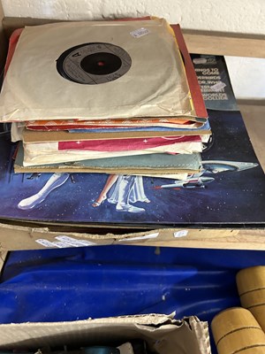 Lot 518 - Quantity of LP's, 78's and singles