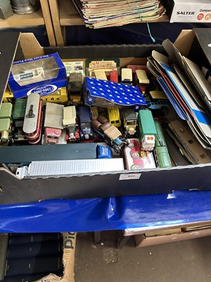 Lot 531 - Box of assorted toy cars