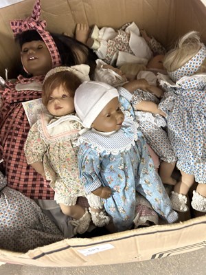 Lot 583 - Box of Heidi Ott collectors dolls