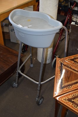 Lot 732 - A mobility aid/walker