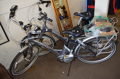 Lot 810 - A giant Lafree ladies electric bicycle, model...