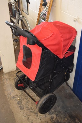 Lot 814 - A dog pram