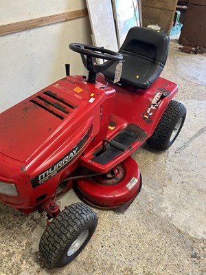 Lot 1029 - A Murray 125/96 lawn tractor/lawnmower with key