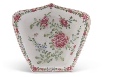 Lot 72 - A Bow porcelain hors d'oeuvres dish with...