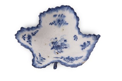 Lot 79 - A Derby pickle dish with blue and white design