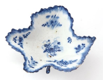 Lot 79 - A Derby pickle dish with blue and white design