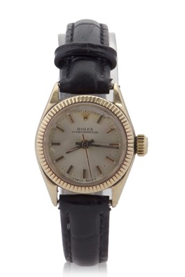 Lot 365 - A ladies 9ct gold Rolex Oyster Perpetual Ref:...