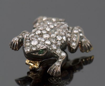 Lot 404 - A late Victorian diamond and emerald frog...