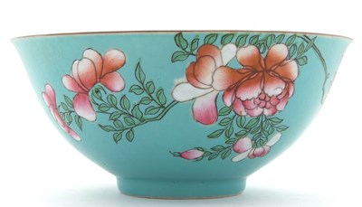 Lot 118 - A Chinese porcelain bowl, the turquoise ground...