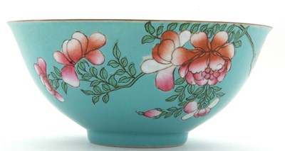 Lot 118 - A Chinese porcelain bowl, the turquoise ground...