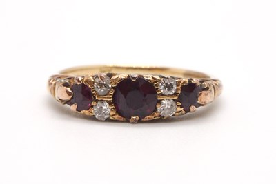 Lot 28 - A garnet and diamond ring, the three round...