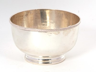 Lot 3 - A George V small silver sugar bowl of plain...