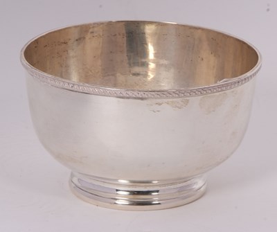 Lot 3 - A George V small silver sugar bowl of plain...