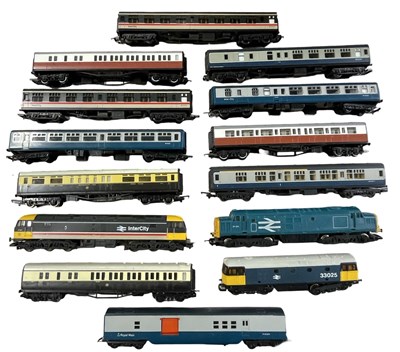 Lot 37 - A mixed lot of various 00 gauge rolling stock,...