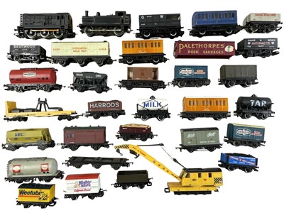 Lot 38 - A mixed lot of various 00 gauge rolling stock,...