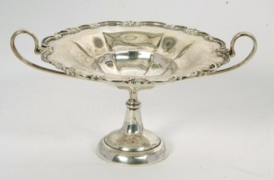Lot 17 - A small Edwardian silver twin handle...