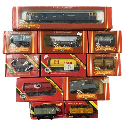 Lot 21 - A mixed collection of various boxed Hornby 00...