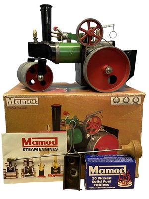 Lot 2 - A boxed Mamod SR1a Steam Roller