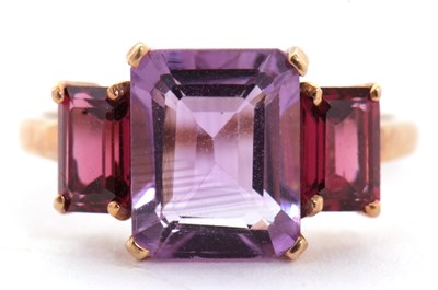 Lot 91 - A 9ct amethyst and tourmaline ring, the...