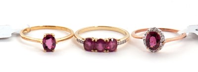 Lot 109 - Three 9ct garnet rings: to include a single...