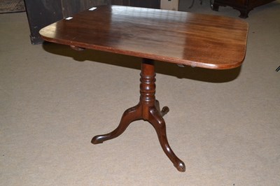 Lot 405 - Georgian mahogany supper table with...