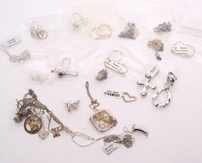 Lot 412 - A mixed lot of assorted silver and white metal...