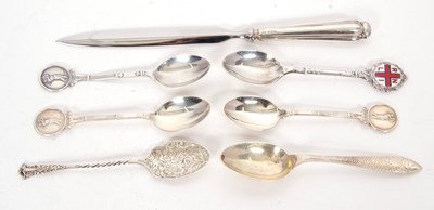 Lot 197 - Mixed Lot: Three silver teaspoons of golfing...