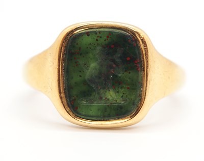 Lot 69 - An 18ct bloodstone intaglio signet ring, the...