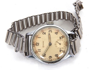 Lot 422 - A vintage Grana military wrist watch stamped...