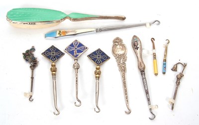 Lot 239 - Mixed lot of small button hooks to include...