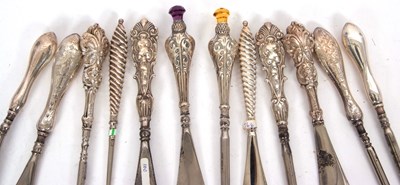 Lot 164 - Five pairs of silver and steel shoe horns and...