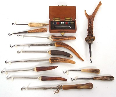 Lot 319 - Group of twelve stag horn handled vintage...