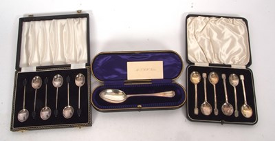 Lot 387 - A cased set of six bean end coffee spoons,...