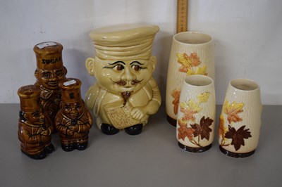 Lot 9 - Mixed Lot: Pottery cruet items, Sylvac vases etc