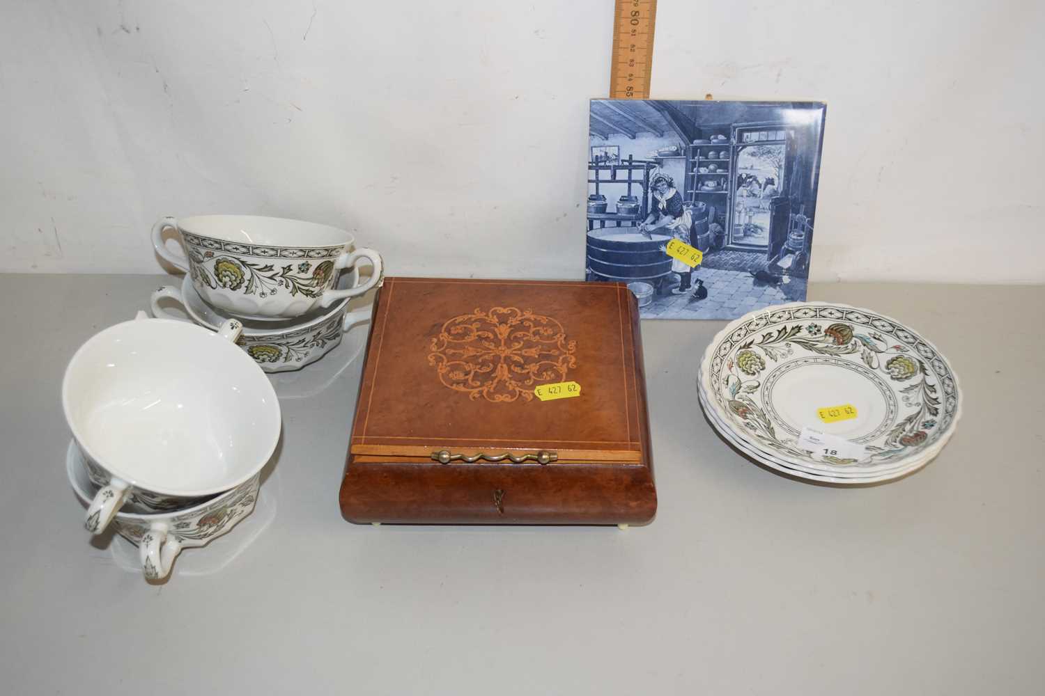 Lot 18 - Small jewellery box and a quantity of soup bowls