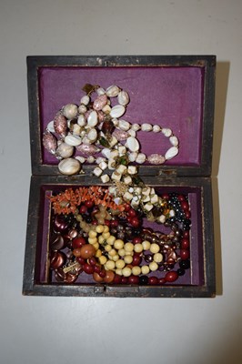 Lot 19 - Small box of various costume jewellery
