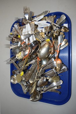 Lot 21 - A tray of various mixed cutlery