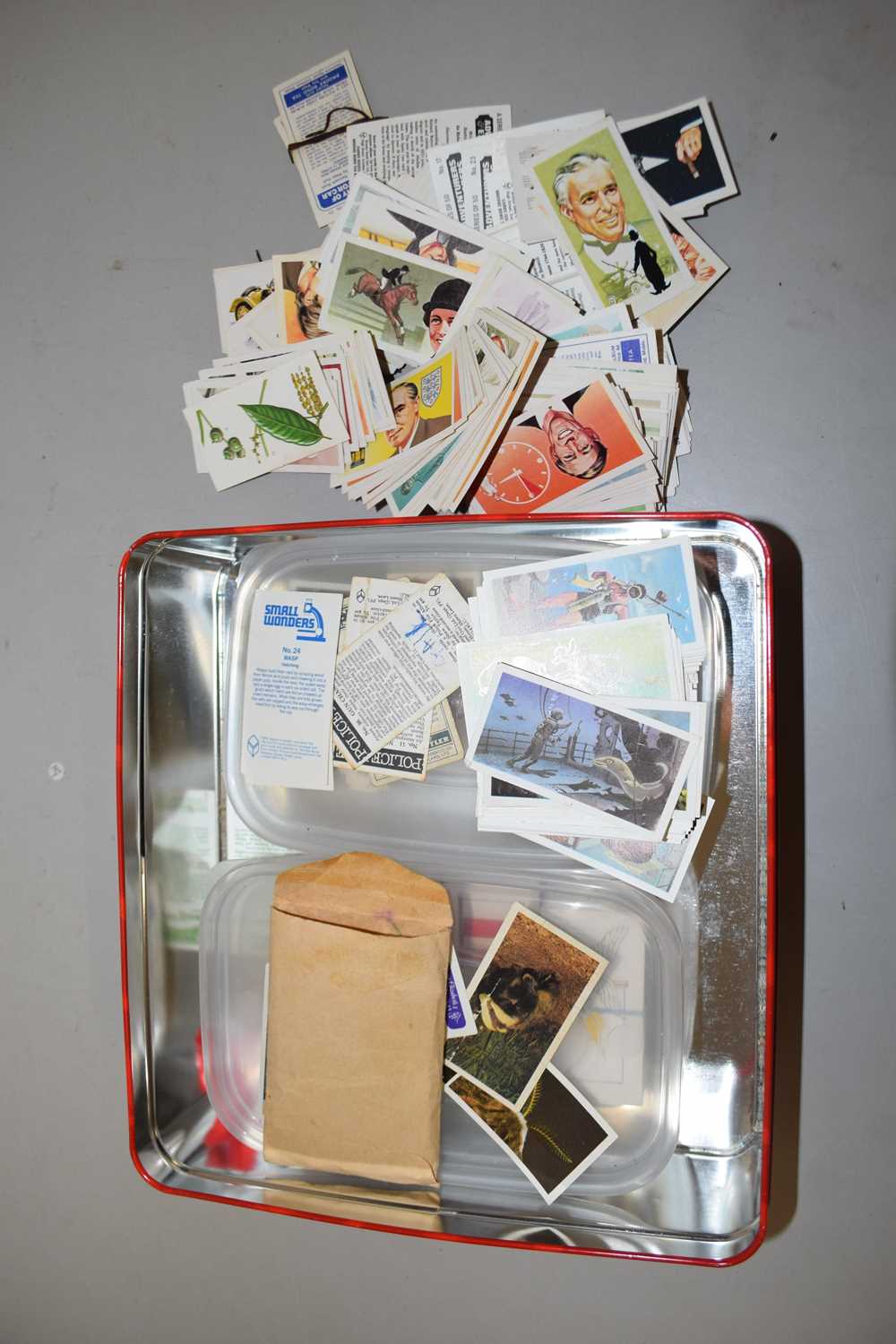 Lot 92 - Box of various tea cards