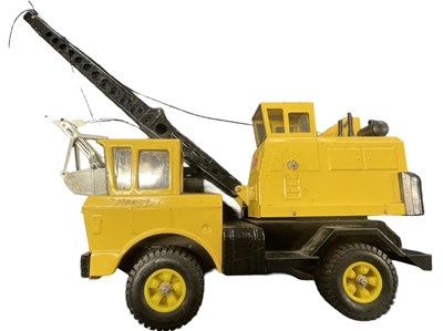 Lot 112 - A large pressed steel Tonka grabber truck