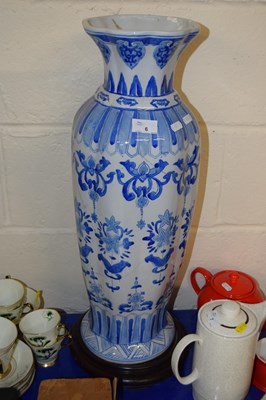 Lot 6 - Large reproduction Chinese vase